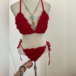 SUPER SEXY RED TEXTURED ROSES BIKINI NEW WITHOUT TAGS
BEAUTIFUL, UNIQUE!